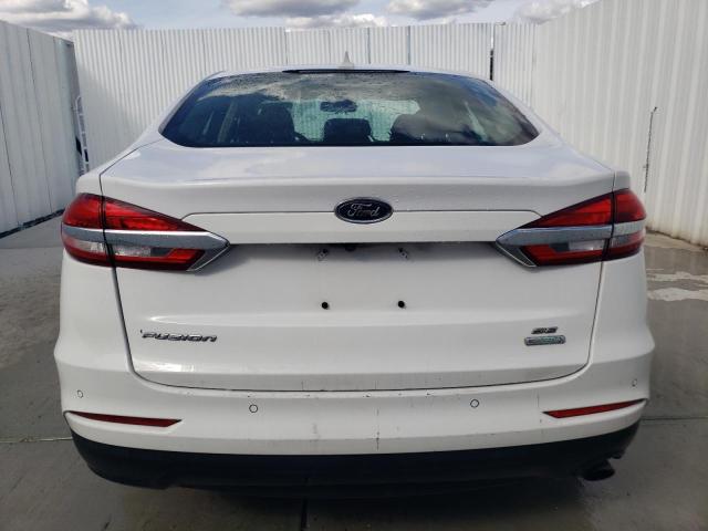 3FA6P0HD1LR135995 - 2020 FORD FUSION SE WHITE photo 6