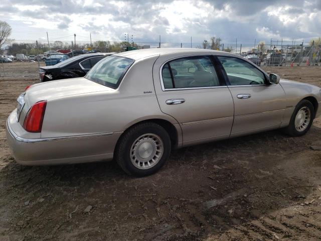 1LNHM81W62Y619792 - 2002 LINCOLN TOWN CAR EXECUTIVE GOLD photo 3