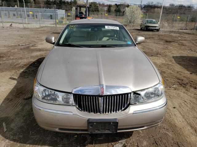 1LNHM81W62Y619792 - 2002 LINCOLN TOWN CAR EXECUTIVE GOLD photo 5