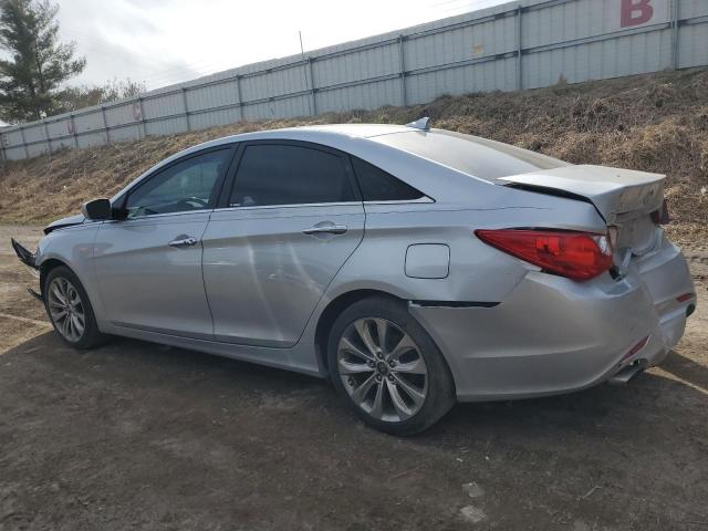 5NPEC4AC1DH714046 - 2013 HYUNDAI SONATA SE SILVER photo 2