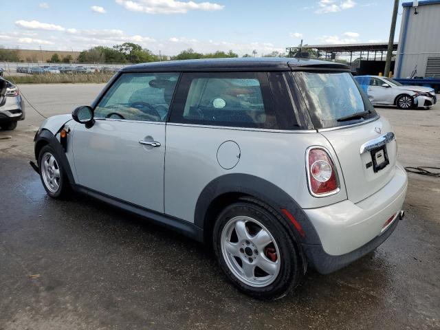 WMWSU3C50BT098192 - 2011 MINI COOPER SILVER photo 2