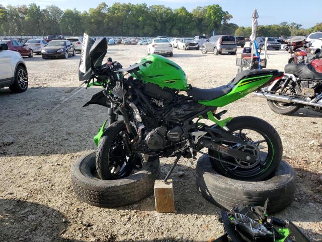 JKAEXKG12JDA11228 - 2018 KAWASAKI EX400 GREEN photo 3