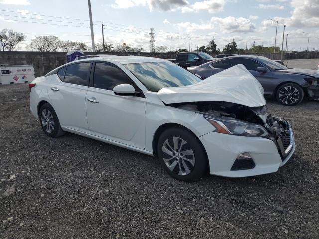 1N4BL4BV5LC148962 - 2020 NISSAN ALTIMA S WHITE photo 4