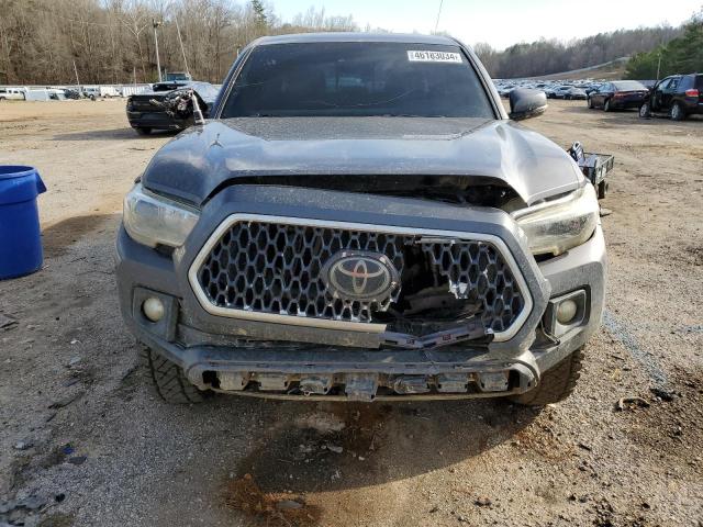 5TFCZ5AN0JX145705 - 2018 TOYOTA TACOMA DOUBLE CAB GRAY photo 5