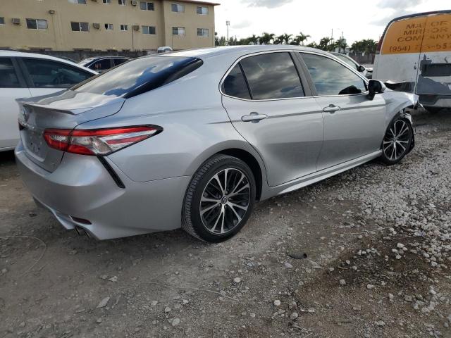 4T1B11HK6JU660079 - 2018 TOYOTA CAMRY L SILVER photo 3