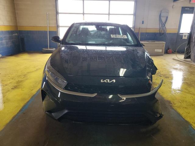 3KPF24AD6PE654225 - 2023 KIA FORTE LX BLACK photo 5