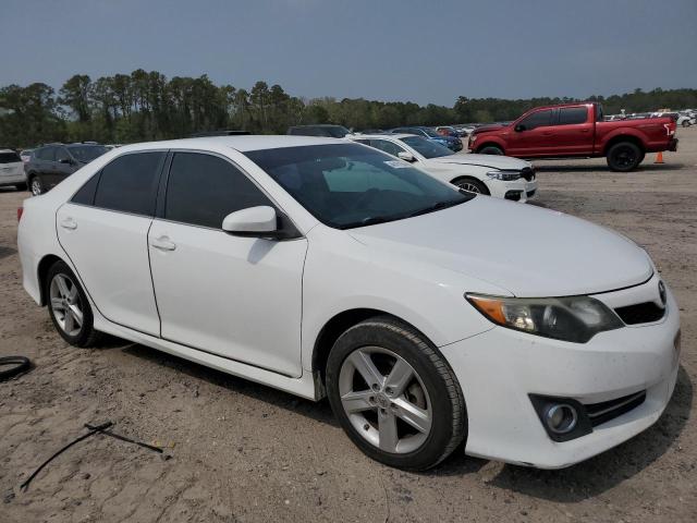 4T1BF1FK2EU827161 - 2014 TOYOTA CAMRY L WHITE photo 4