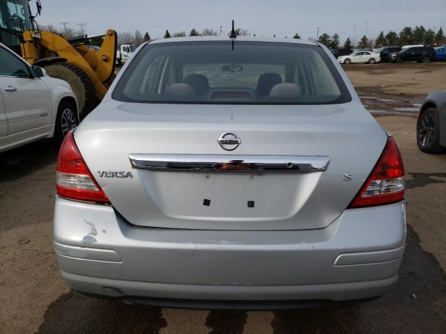 3N1BC11E17L424318 - 2007 NISSAN VERSA S SILVER photo 6