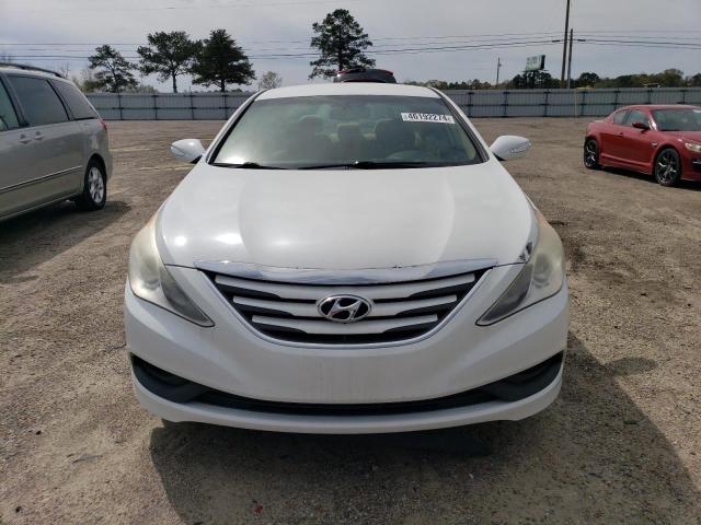 5NPEB4AC2EH900909 - 2014 HYUNDAI SONATA GLS WHITE photo 5