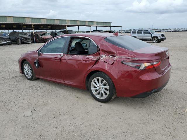 4T1C11AK8MU514236 - 2021 TOYOTA CAMRY LE MAROON photo 2