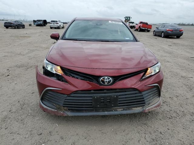 4T1C11AK8MU514236 - 2021 TOYOTA CAMRY LE MAROON photo 5