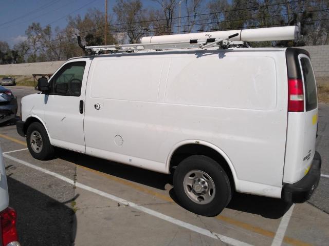 1GCWGFCB8D1902269 - 2013 CHEVROLET EXPRESS G2 WHITE photo 2