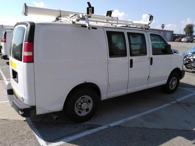 1GCWGFCB8D1902269 - 2013 CHEVROLET EXPRESS G2 WHITE photo 3