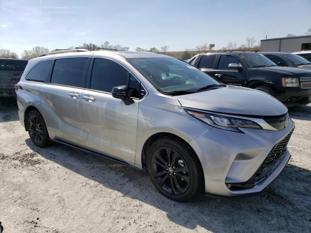 5TDXRKECXNS132397 - 2022 TOYOTA SIENNA XSE SILVER photo 4