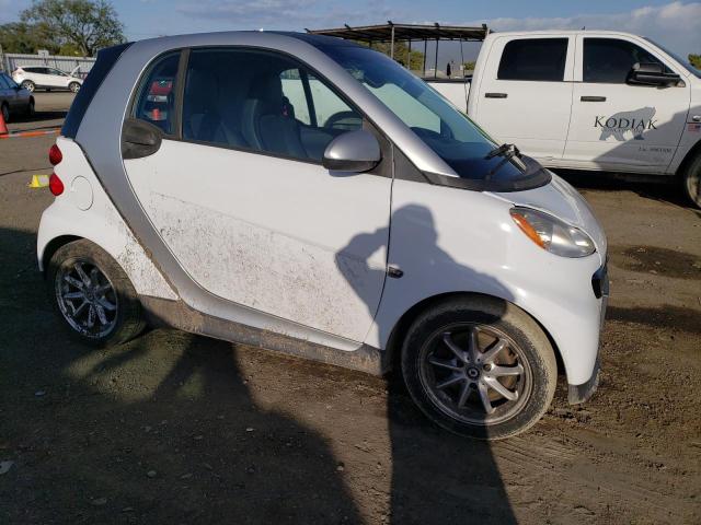 WMEEJ3BA2EK762687 - 2014 SMART FORTWO PURE WHITE photo 4