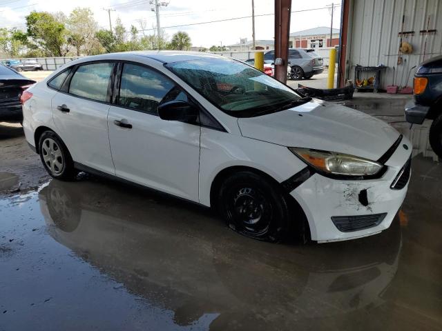 1FADP3E22FL286102 - 2015 FORD FOCUS S WHITE photo 4