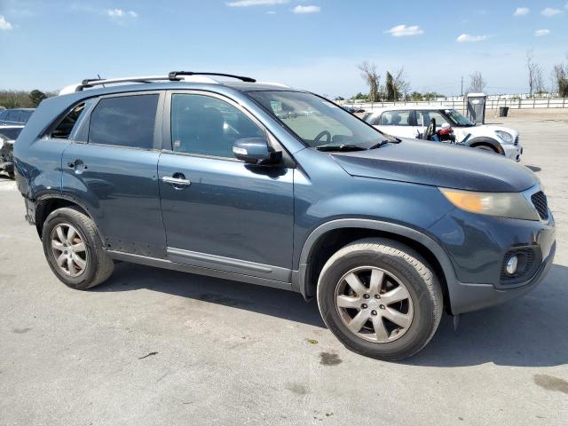 5XYKT4A18BG022677 - 2011 KIA SORENTO BASE BLUE photo 4