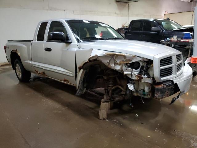 1D7HW42K37S159543 - 2007 DODGE DAKOTA SLT SILVER photo 4