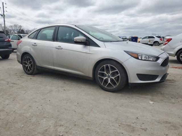 1FADP3FE4HL292365 - 2017 FORD FOCUS SE SILVER photo 4