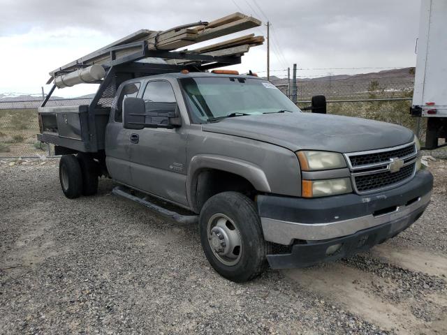 1GCJC39D27E103551 - 2007 CHEVROLET SILVERADO C3500 SILVER photo 4