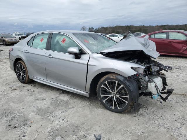 4T1B11HK6JU678257 - 2018 TOYOTA CAMRY L SILVER photo 4