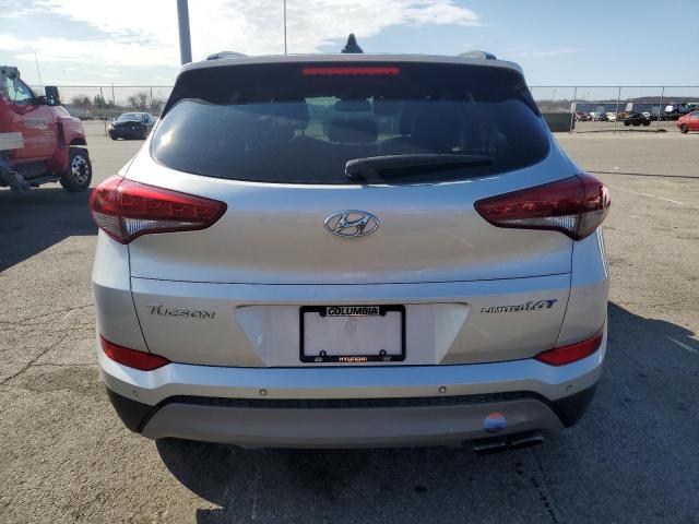 KM8J33A20JU715010 - 2018 HYUNDAI TUCSON VALUE SILVER photo 6