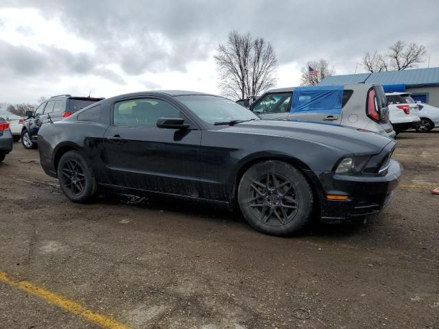 1ZVBP8AM4D5218811 - 2013 FORD MUSTANG BLACK photo 4