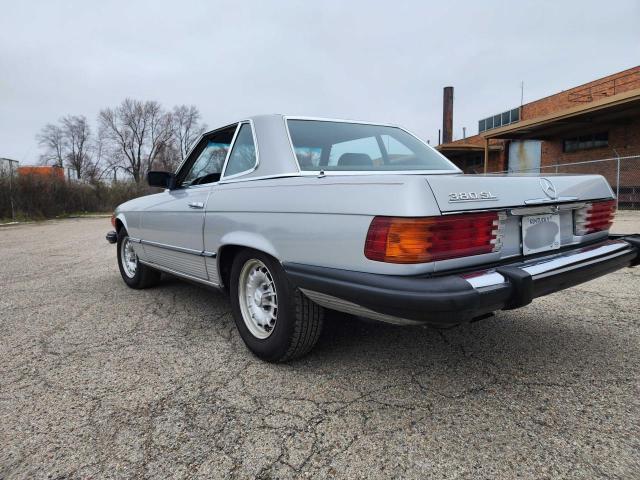 WDBBA45A8CB009888 - 1982 MERCEDES-BENZ 380 SL SILVER photo 3