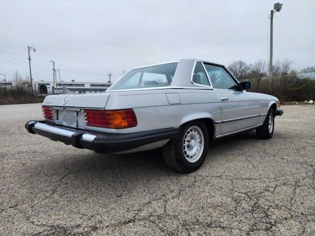 WDBBA45A8CB009888 - 1982 MERCEDES-BENZ 380 SL SILVER photo 4