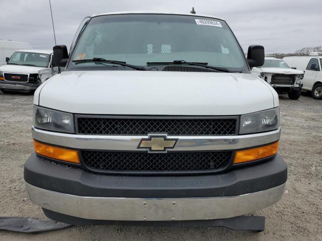 1GCWGAFP5J1194679 - 2018 CHEVROLET EXPRESS G2 WHITE photo 5