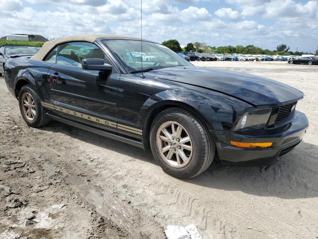 1ZVHT84N285201392 - 2008 FORD MUSTANG BLACK photo 4