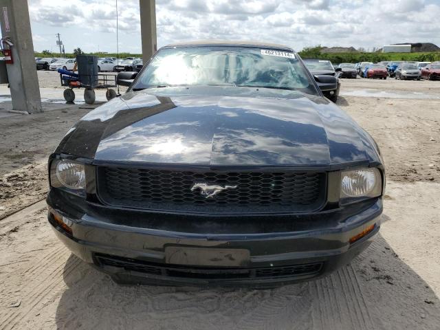 1ZVHT84N285201392 - 2008 FORD MUSTANG BLACK photo 5