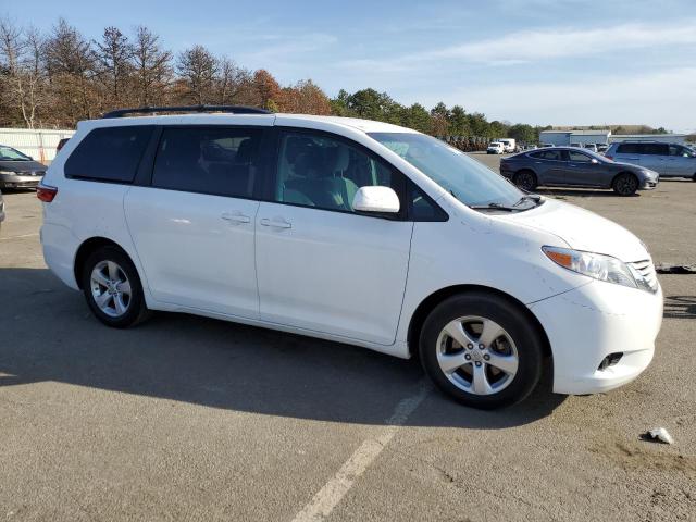 5TDKZ3DC3HS894881 - 2017 TOYOTA SIENNA LE WHITE photo 4