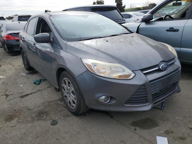 1FAHP3F20CL469798 - 2012 FORD FOCUS SE GRAY photo 4