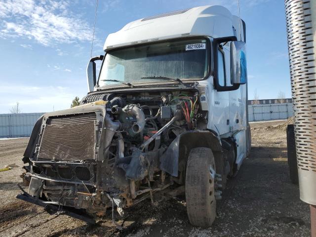 4V4NC9EH5LN228121 - 2020 VOLVO VN VNL WHITE photo 2