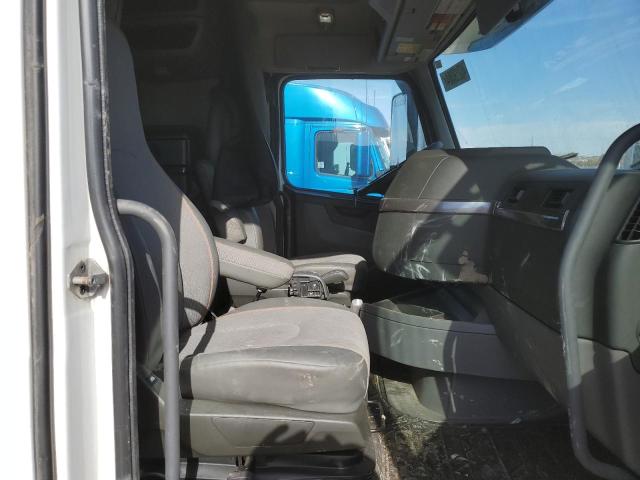 4V4NC9EH5LN228121 - 2020 VOLVO VN VNL WHITE photo 5