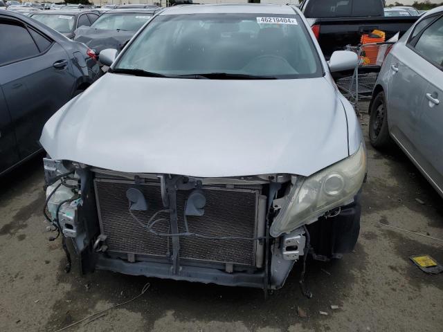 4T1BF3EK2BU647381 - 2011 TOYOTA CAMRY BASE SILVER photo 5