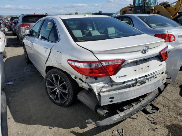 4T1BK1FK7FU556286 - 2015 TOYOTA CAMRY XSE WHITE photo 2