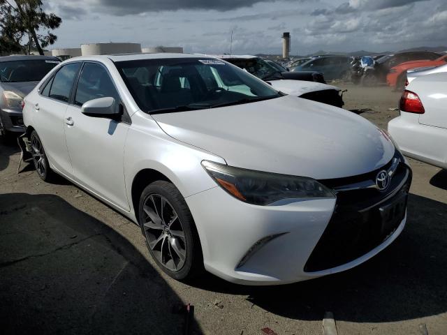 4T1BK1FK7FU556286 - 2015 TOYOTA CAMRY XSE WHITE photo 4