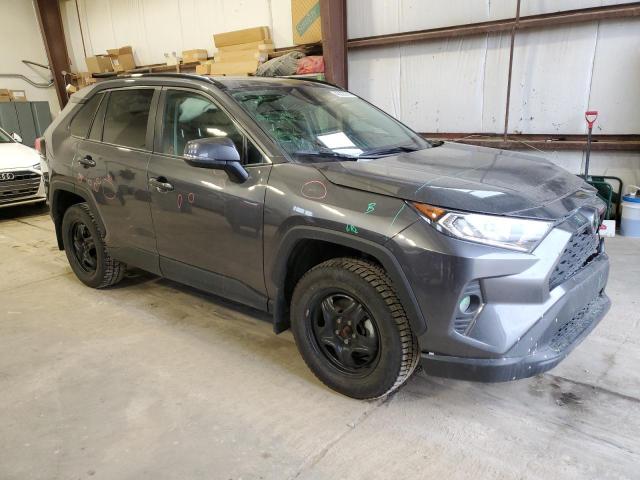 2T3R1RFV5MC209975 - 2021 TOYOTA RAV4 XLE GRAY photo 4