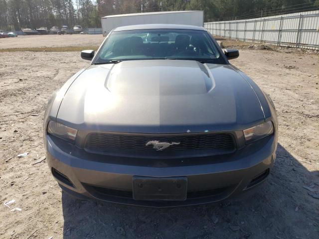 1ZVBP8AMXB5106186 - 2011 FORD MUSTANG GRAY photo 5