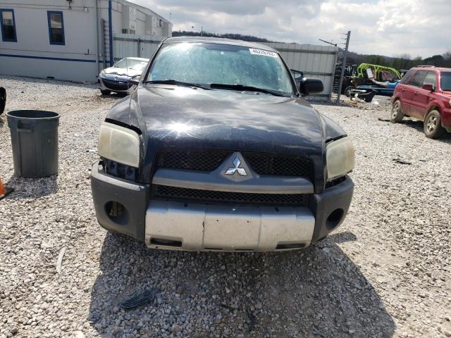 1Z7HC38K56S561765 - 2006 MITSUBISHI RAIDER DUROCROSS BLACK photo 5