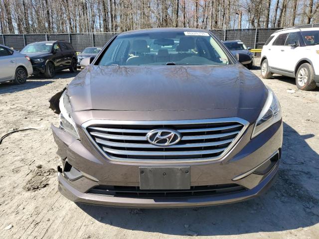 5NPE24AF1HH545195 - 2017 HYUNDAI SONATA SE BROWN photo 5