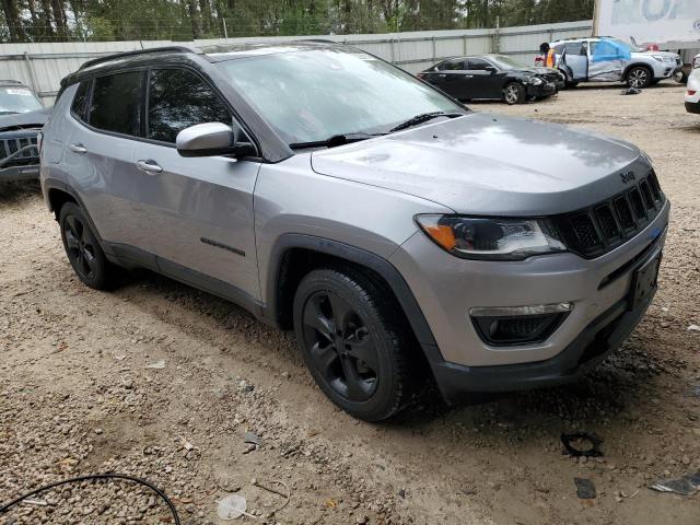 3C4NJCBB3JT486620 - 2018 JEEP COMPASS LATITUDE GRAY photo 4