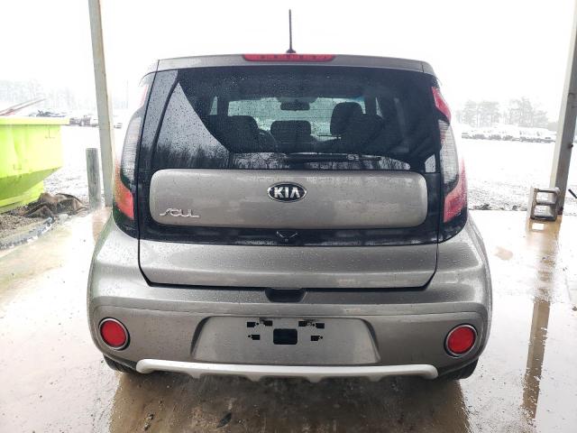 KNDJP3A53H7421760 - 2017 KIA SOUL + GRAY photo 6