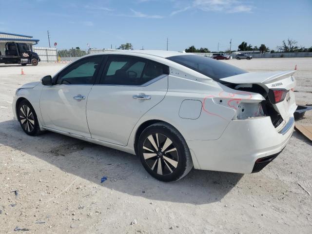 1N4BL4DV8MN401386 - 2021 NISSAN ALTIMA SV WHITE photo 2