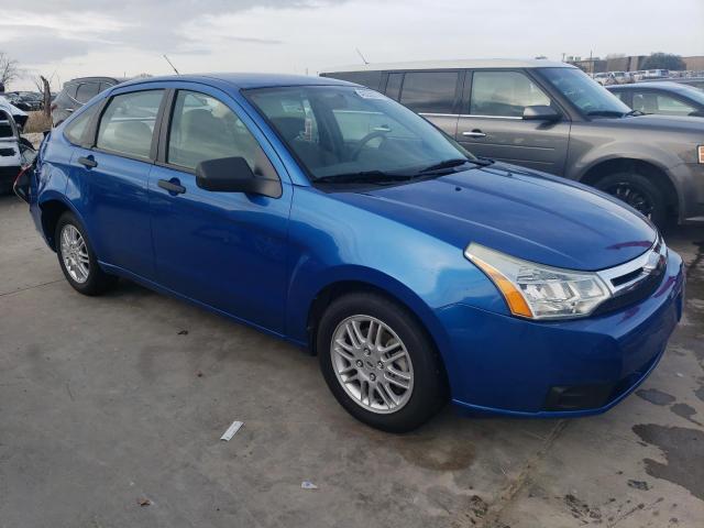 1FAHP3FN1AW144406 - 2010 FORD FOCUS SE BLUE photo 4