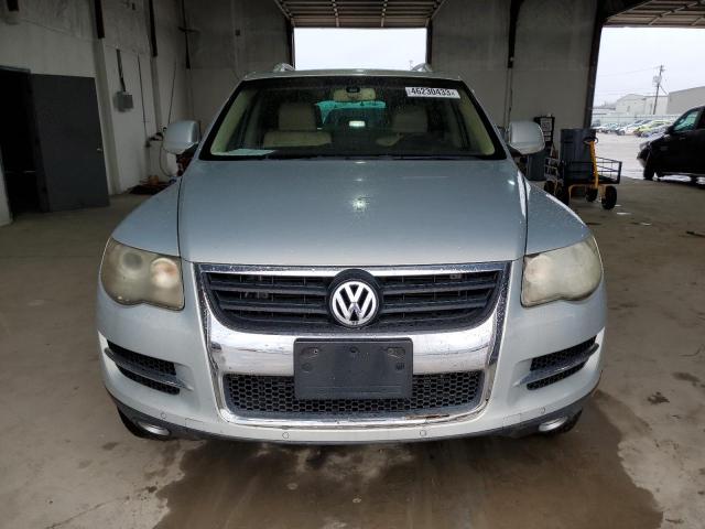 WVGBE77L38D012520 - 2008 VOLKSWAGEN TOUAREG 2 V6 SILVER photo 5