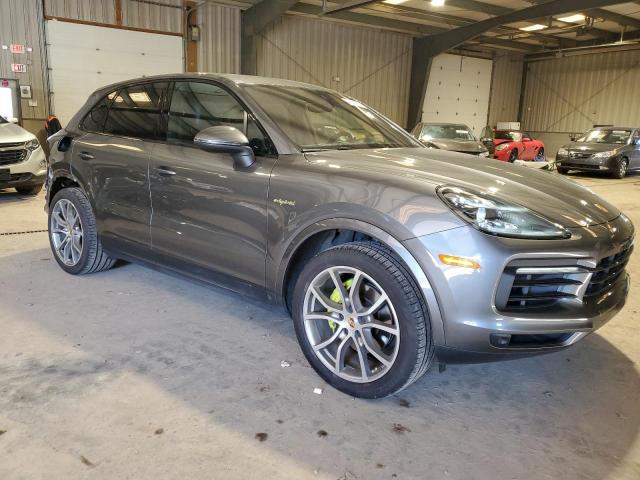 WP1AE2AY0KDA51563 - 2019 PORSCHE CAYENNE SE HYBRID GRAY photo 4