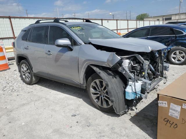 2T3C1RFV6NC206381 - 2022 TOYOTA RAV4 XLE PREMIUM SILVER photo 4